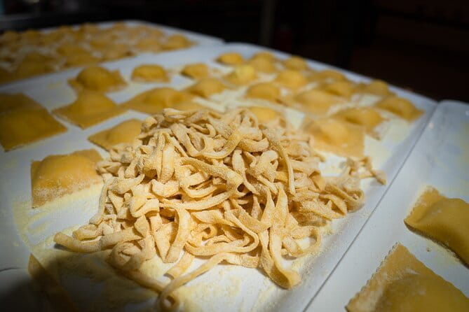 3 Hour Florence Pasta Making & Unlimited wine - A 3-Hour Pasta and Tiramisu Lesson That Starts in the Market