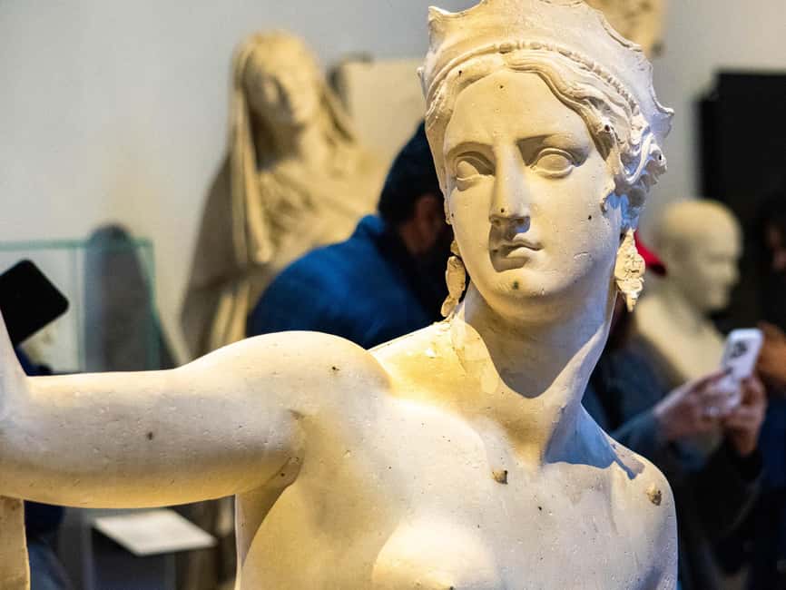 Accademia & Michelangelo's David Private Tour - Finding the Meeting Spot at Via Ricasoli 115 (Carrefour)