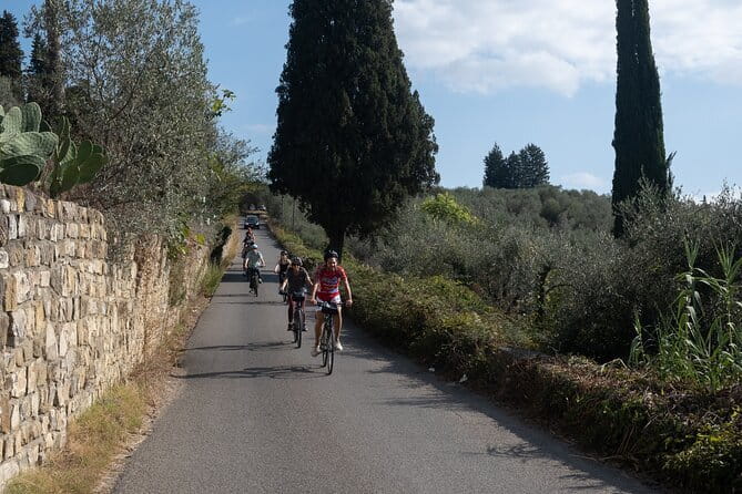 Active Full Day Tuscan Bike Tour With Wine Tasting and Lunch - Getting off the tourist loop: how this ride actually feels