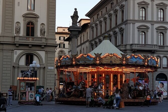 Art and History in Florence: Small Group Walking Tour - Meeting point and how the small-group setup plays out