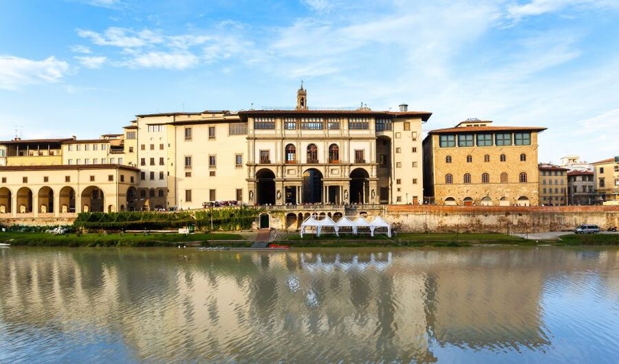 Best of Florence: small group walking tour - Earphones, group size, and why that matters