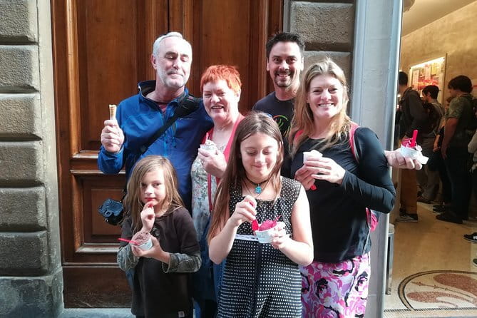 Best of Florence Treasure Hunt Tour for Kids & Families - Stop 3: Piazza del Duomo and Brunelleschi’s dome from the outside