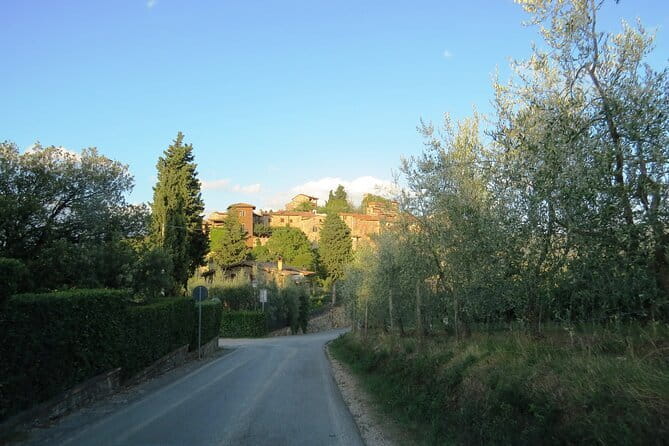 Chianti Hills: App‑Guided e‑Vespa Tour + Lunch in Greve - Why an app-guided e-Vespa beats a bus through Chianti