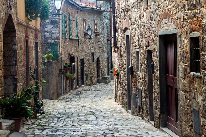 Chianti Region and San Gimignano including wine tasting and light lunch - Greve in Chianti: a one-hour anchor in the Chianti gateway