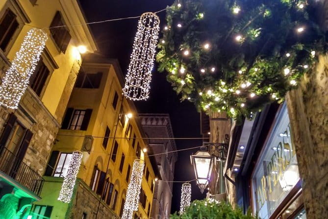 Christmas Lights Private Photo Tour in Florence - Stop 3: Piazza della Signoria, where geometry meets holiday glow