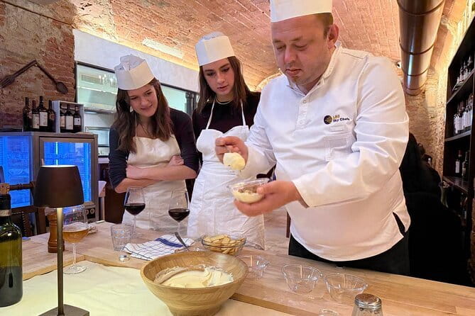 Cooking Art Brunelleschi - Pappardelle rolling and sauces: the part that turns into real confidence