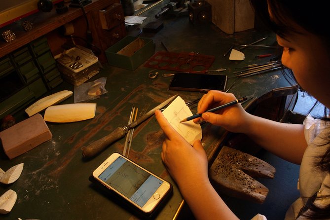 Create your original cuttlefish bone cast jewelry. - Timing, Location, and How to Build It Into Your Florence Day