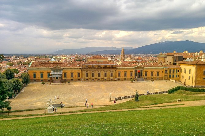 Dan Brown’s INFERNO Walk with a Local - Ponte Vecchio, the medieval bridge with Roman origins