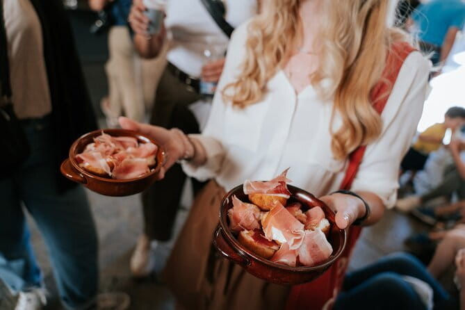 Devour Florence Food Tour with Sant'Ambrogio Market Visit - The 3.5-hour walking format, group size, and how to fit it in