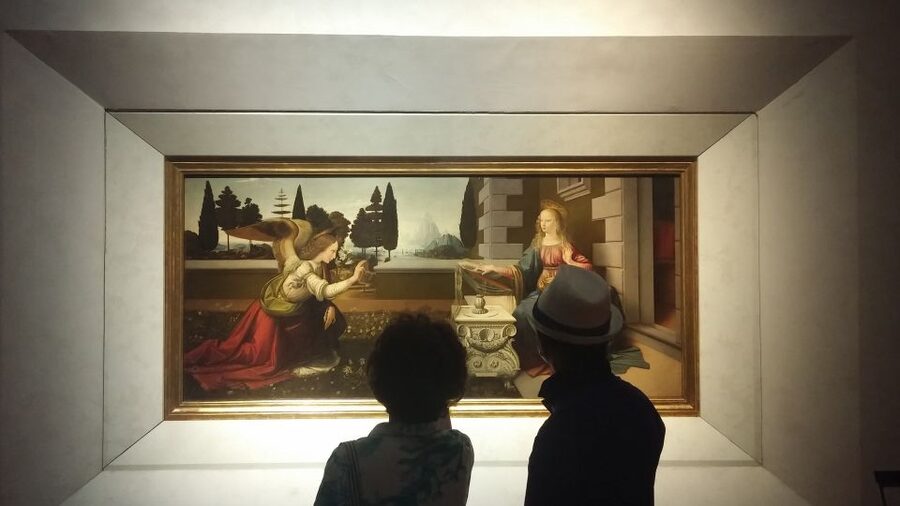 Discover Uffizi and Palazzo Vecchio: Half Day Guided Tour - Guide style that keeps it clear: monolingual English plus radio support
