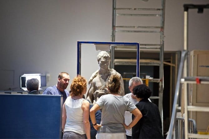 Duomo Square Tour in Florence - Meeting at Lindt: Where You’ll Find the Group Fast