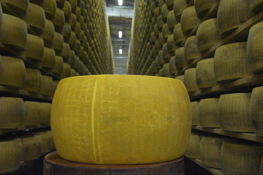 Emila-Romagna: Parmigiano, Prosciutto, Wine & Balsamic Tour - Florence pickup and the road that actually matters