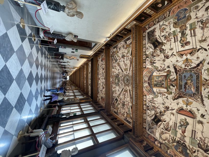 Firenze: Uffizi Tour per famiglie - Language, accessibility, and the practical comfort of an indoor tour