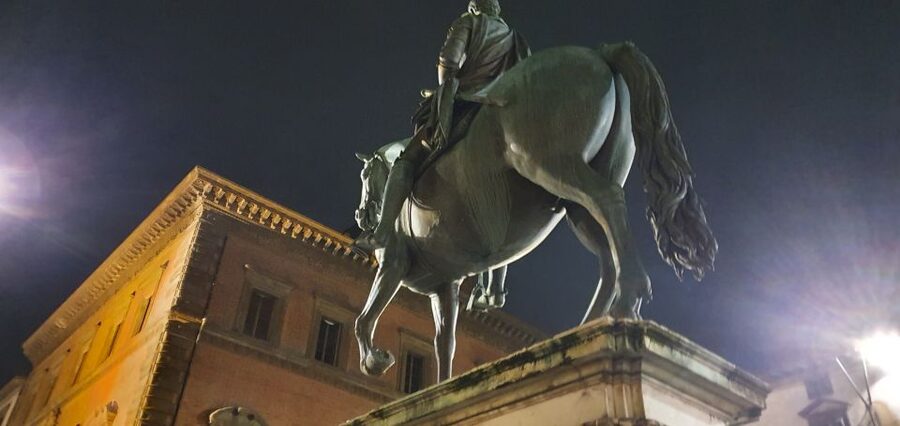 Florence: 2-Hour Esoteric Guided Walking Tour - Piazza della Signoria: Savonarola’s 1498 punishment and the weight of power