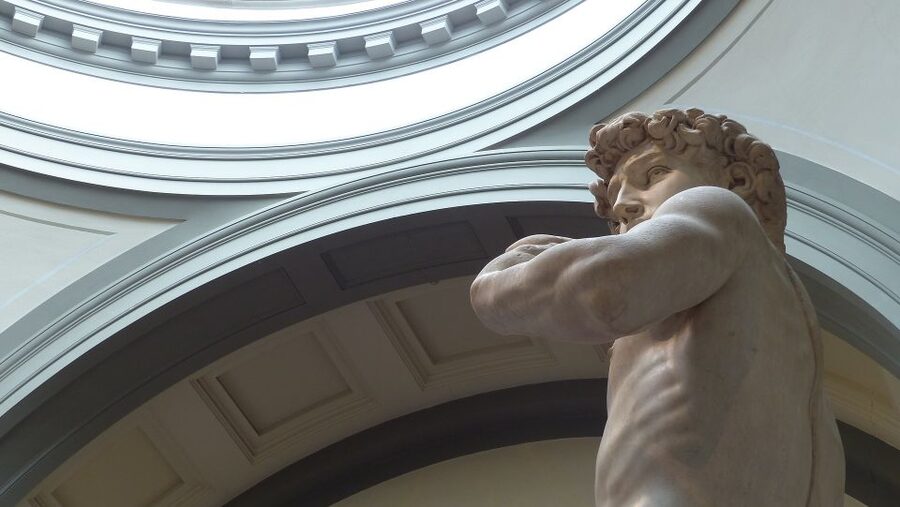Florence: Accademia and David Guided Skip-the-Line Tour - Headphones and group size: hearing the guide without shouting