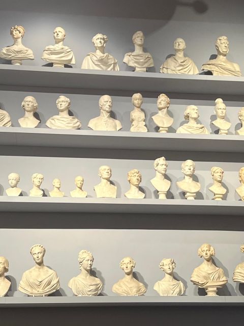 Florence: Accademia Gallery Guided Tour and Priority Entry - Languages and guide style: what to expect from the group experience