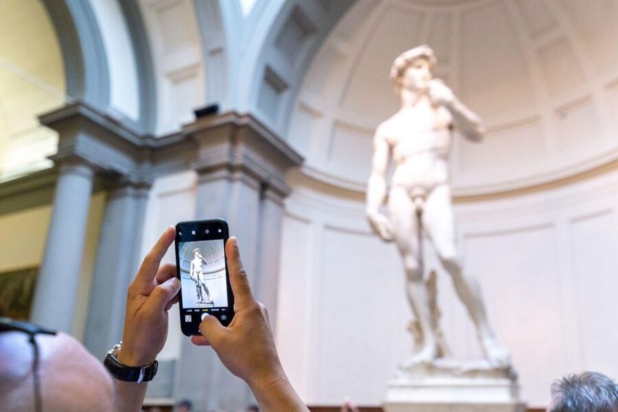 Florence: Accademia Gallery Skip-the-Line with Audio Guide - Where you meet and how to start smoothly at Libreria Evangelica