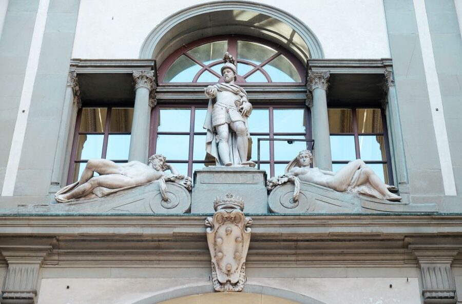 Florence: Accademia, Uffizi, and City Center Walking Tour - Early Uffizi access, and why your start time matters