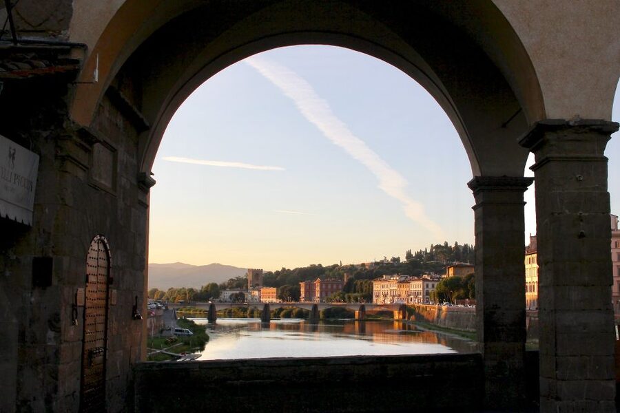 Florence: Audio Guided Walking Tour led by Tour Leader - Via dei Calzaiuoli and Piazza della Repubblica: the human-scale Florence
