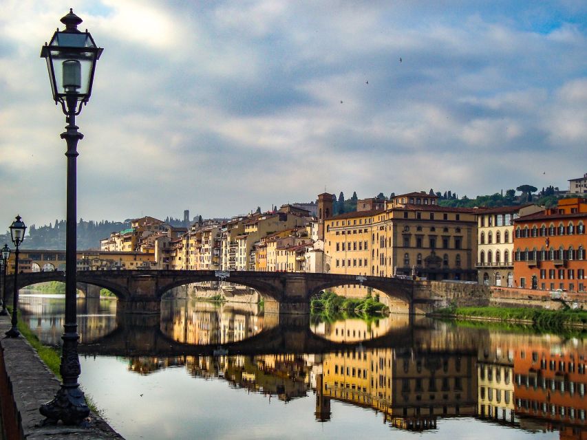 Florence: Audio Guided Walking Tour led by Tour Leader - Santa Trinita, Via Maggio, and Santo Spirito: a calmer slice