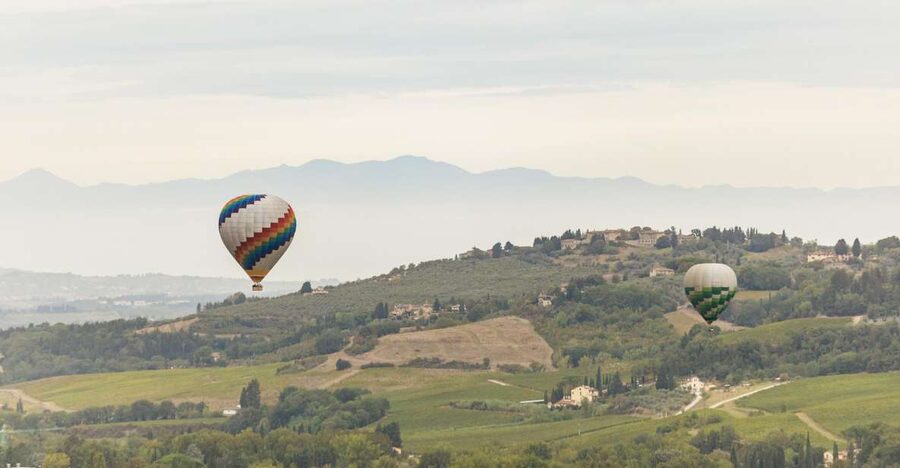 Florence: Balloon Flight Over Tuscany - The 1-hour balloon flight: up to 2,000 feet, guided by wind