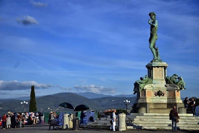 Florence by golf Cart Piazzale Michelangelo - Crossing the Arno at Ponte Santa Trinita and Ponte Vecchio