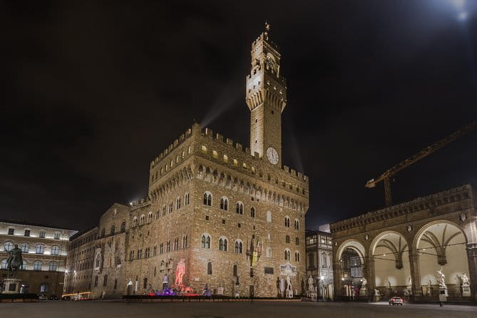 Florence By Night 2-hour Walking Experience - Why 6:30 pm works: fewer crowds, better mood, real Florence energy