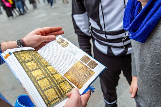 Florence by Night Guided Walking Tour:Duomo Old Bridge & All Must-See Highlights - Piazza della Signoria: Florence politics after dark
