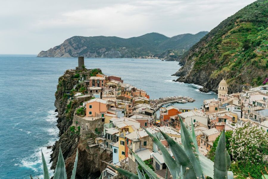 Florence: Cinque Terre Day Trip with Optional Hike - Riomaggiore: The Southern Finale and the Return Route