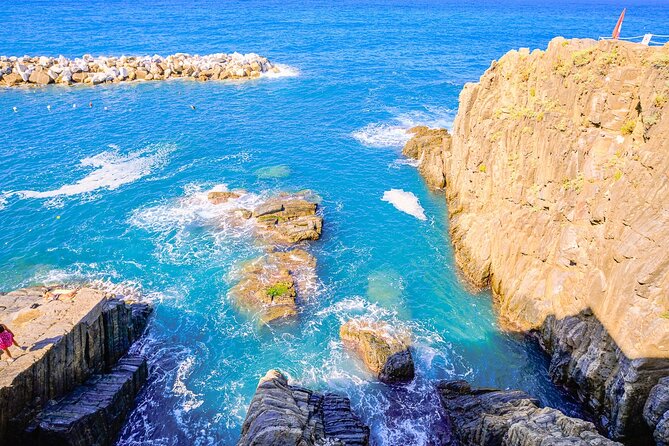 Florence: Cinque Terre Park Day Trip with Optional Street Food - La Spezia station handoff: where the day starts to feel real