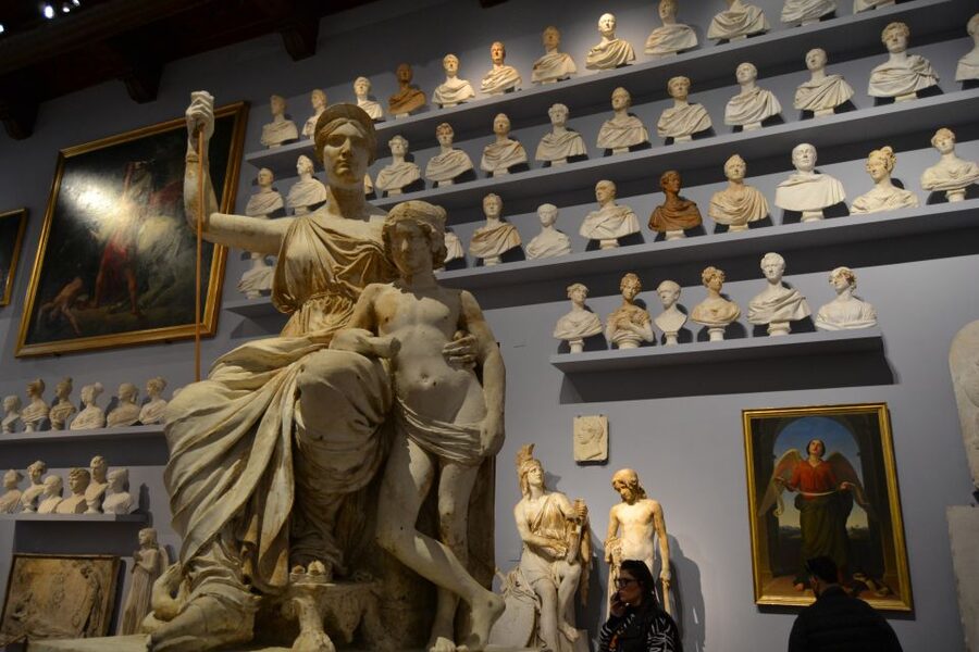 Florence: City Center, Accademia and Uffizi Gallery Tour - Small group experience: what max 9 travelers changes