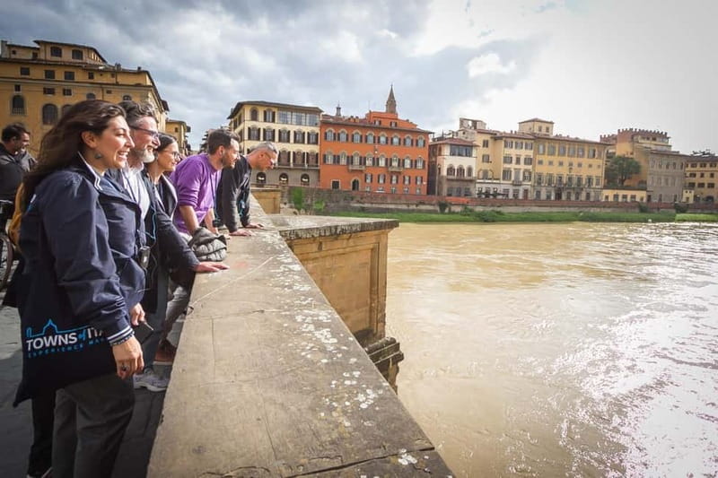 Florence: City Highlights Walking Tour + Wine Windows Option - How the guide keeps 1.5 hours flowing smoothly