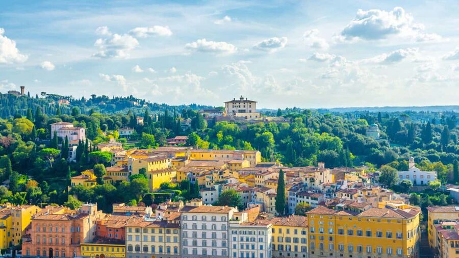 Florence Countryside 2.5h Premium E-Bike Tour + Photo Shoot - Getting started near Ponte Vecchio, and what to look for