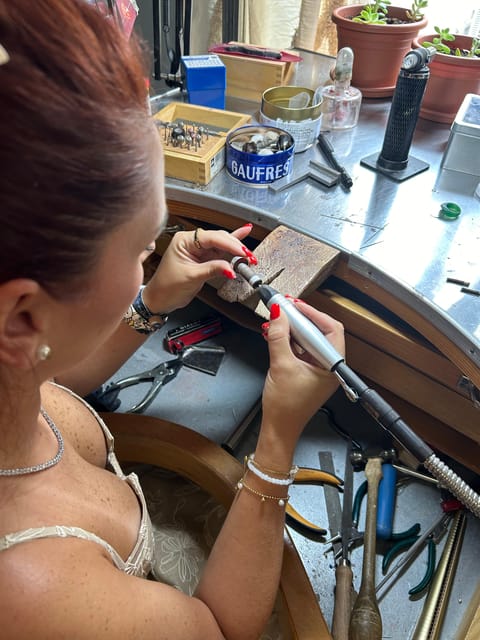 Florence: Custom wedding ring making experience. - Meet Florencia, a goldsmith with a hands-on design background