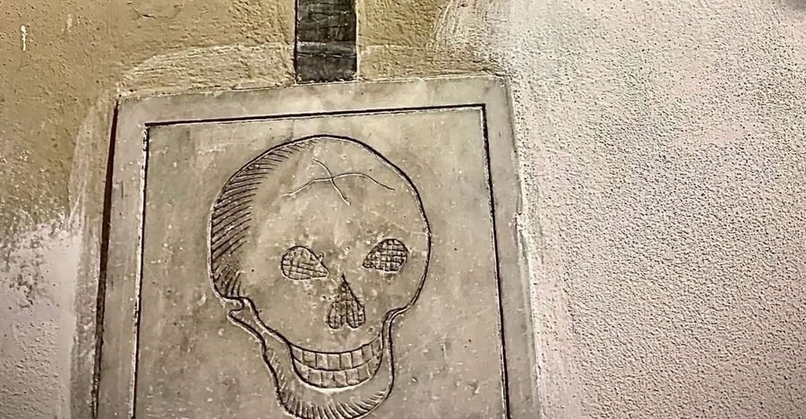 Florence: Dark Mysteries and Legends Guided Walking Tour - Monster of Florence and the Dark Story Thread: How the Guide Holds It Together
