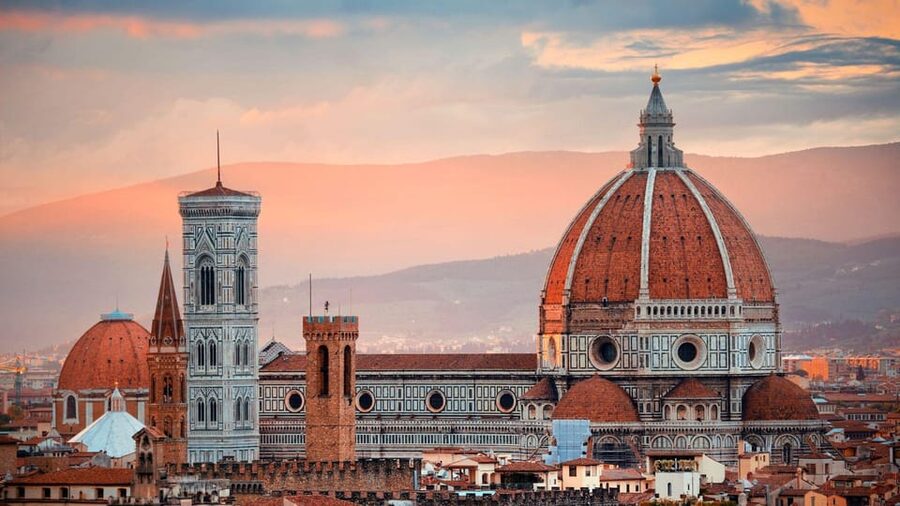 Florence: Duomo Cathedral Guided Tour with Fast-Track Entry - Walking into Santa Maria del Fiore with the right focus