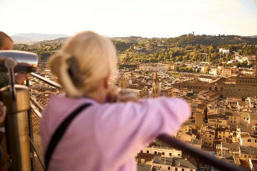 Florence: Duomo Dawn Entry with Key Holder & Dome Climb Tour - Dawn at the Duomo, with a key holder to set the tone