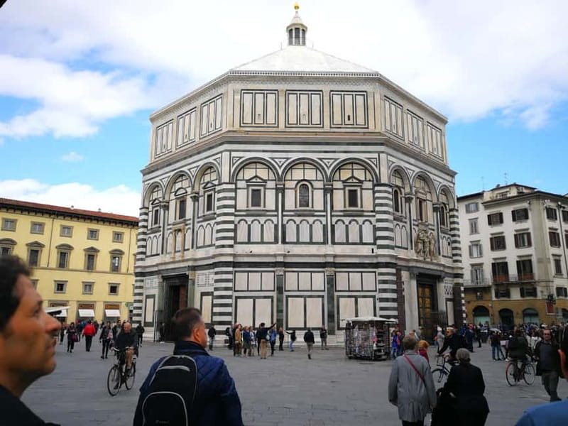 Florence: Duomo Skip-Any-Line Tour - Around the Piazza del Duomo: what you’ll see in the outdoor 55 minutes