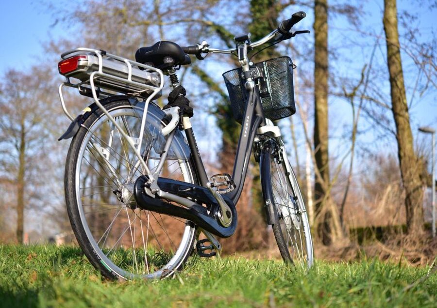 Florence E-Bike tour: Piazzale Michelangelo, Hills & Gelato - Villa Il Gioiello, Olive Groves, and Vineyards in the Hills