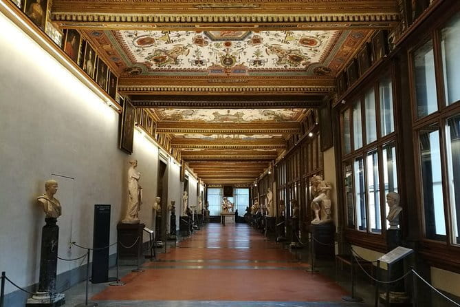 Florence: Early morning semi-private Uffizi Gallery guided experience - Gallerie degli Uffizi: more than a museum room
