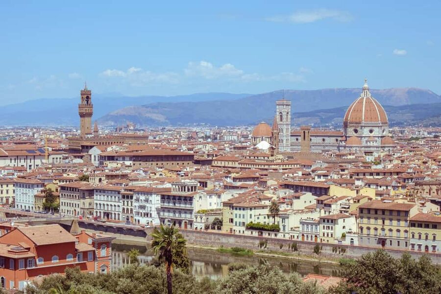 Florence: Eco-Friendly Golf Cart City Tour with Audio Guide - Meeting at Bar Bistrot Santa Croce, then rolling toward Ponte Vecchio