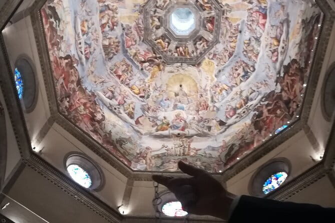 Florence: Exclusive First Access to Cathedral and Dome - Watching the chiavigero open the Duomo, then switching on the lights