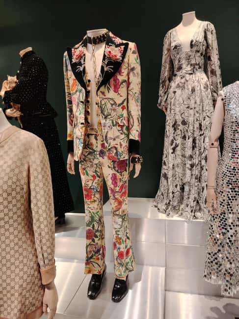 Florence: Fashion History Guided Walking Tour & Museum Visit - Palazzo Spini Feroni: Why the Finish Matters