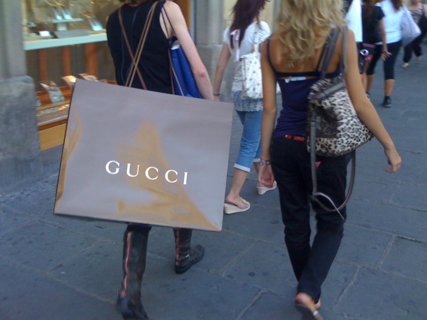 Florence: Fashion Private Tour with Museum Visits - Piazza della Signoria and Gucci Archetypes, in the Heart of Town