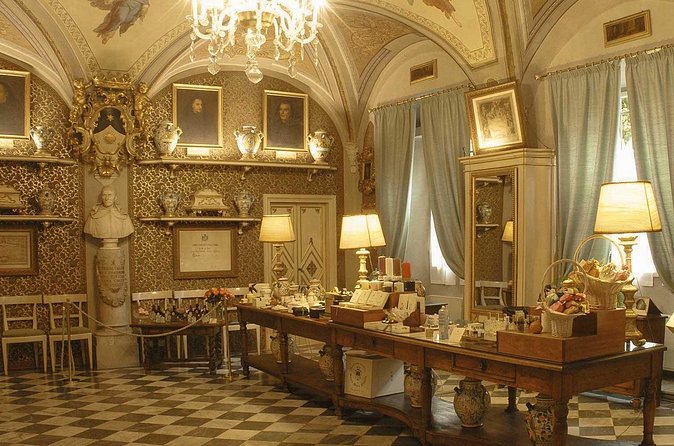 Florence Fashion Tour: Gucci, Ferragamo & the Officina Profumo - The gelato and snack break, keeping the tour human