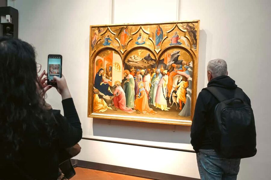 Florence: Fast Track Uffizi Gallery Guided Tour - Meeting in front of Leonardo da Vinci’s statue