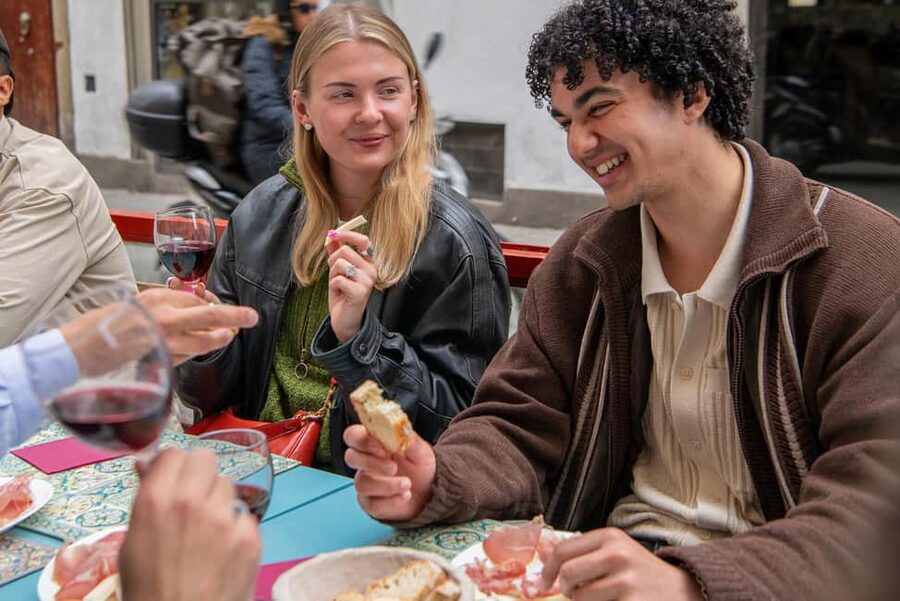 Florence: Flavours of Tuscany Food Tour - A 3-hour taste-walk from Oltrarno to Santa Croce