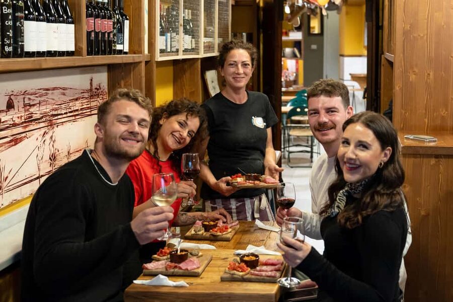 Florence: Food Walking Tour with Local Steak and Tuscan Wine - Why this Florence evening food walk feels different