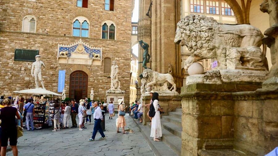 Florence Foodies Tour: Savor Tuscan Flavors & Fine Wine - Cookies and Vin Santo at the Piazza Strozzi Finish