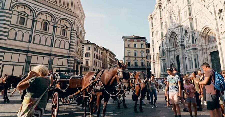 Florence Footsteps: Unveiling the Treasures of the Medicis - Medici stories tied to Piazza della Signoria and Ponte Vecchio